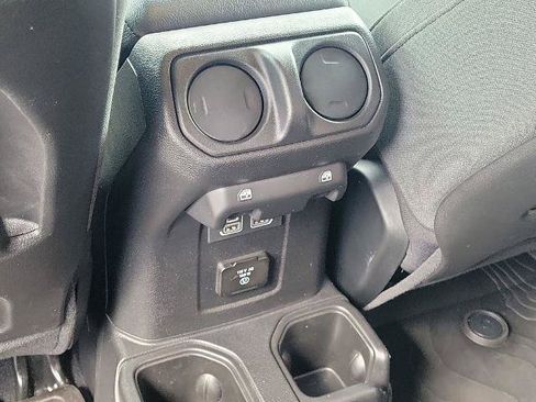 Used 2024 Jeep Wrangler Unlimited Rubicon w/ Capability Package AWD/4WD image 17