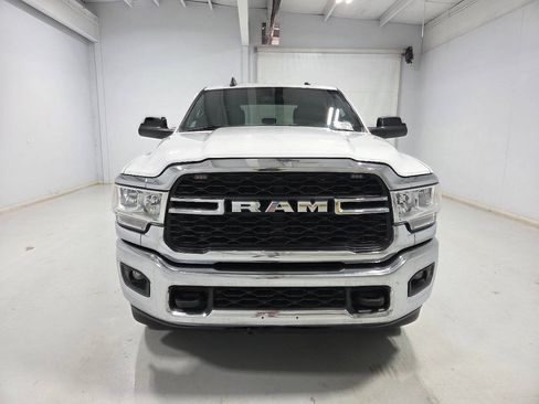 Used 2022 RAM 2500 Tradesman w/ Chrome Appearance Group AWD/4WD image 11
