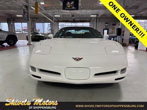 Used 2004 Chevrolet Corvette Base w/ Roof Package image 8