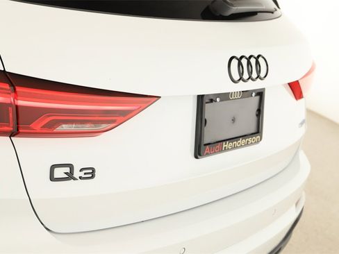 Certified 2025 Audi Q3 2.0T Premium Plus w/ Premium Plus Package image 32