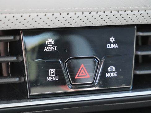Certified 2025 Volkswagen Atlas Peak Edition SE AWD/4WD image 29
