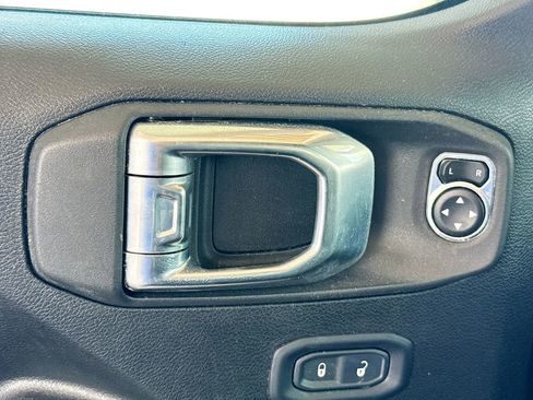 Used 2022 Jeep Wrangler Unlimited Sport AWD/4WD image 19