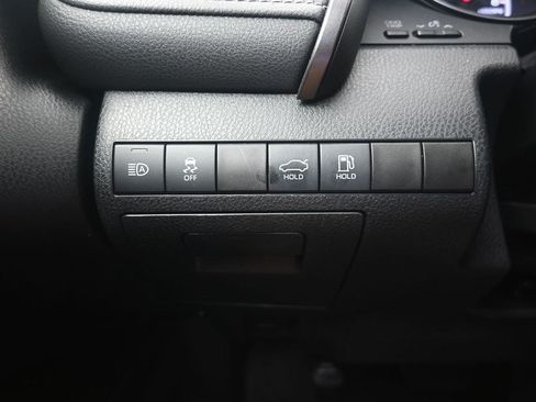 Used 2022 Toyota Camry SE FWD image 19
