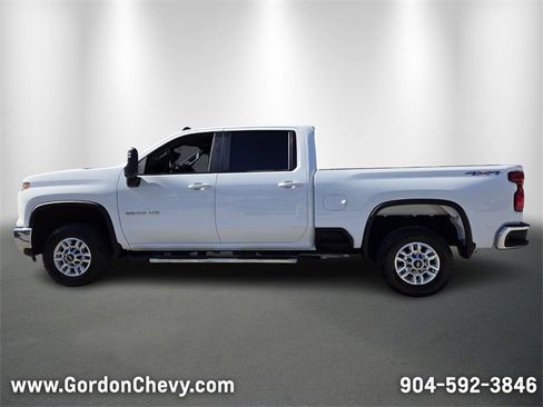 Used 2025 Chevrolet Silverado 2500 LT w/ Convenience Package image 2
