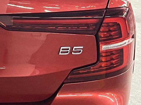 Used 2022 Volvo S60 B5 Momentum w/ Premium Package image 33