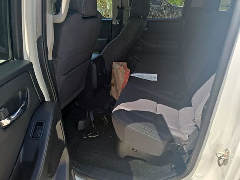 Used 2022 Nissan Frontier SV w/ Technology Package image 10