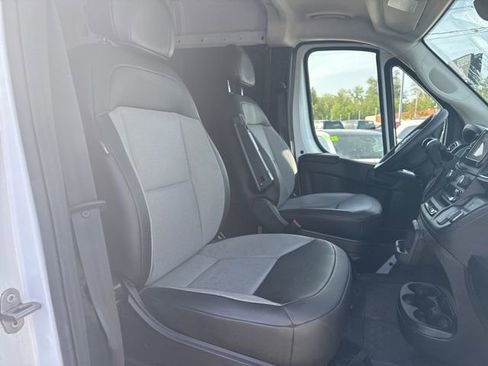 Used 2024 RAM ProMaster 2500 w/ Convenience Group FWD image 10