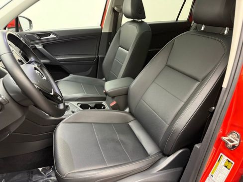 Used 2019 Volkswagen Tiguan SE w/ Panoramic Sunroof Package image 5