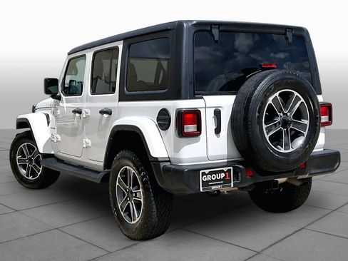 Used 2023 Jeep Wrangler Unlimited Sahara w/ Cold Weather Group AWD/4WD image 12