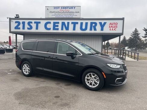 Used 2023 Chrysler Pacifica Touring-L FWD image 1