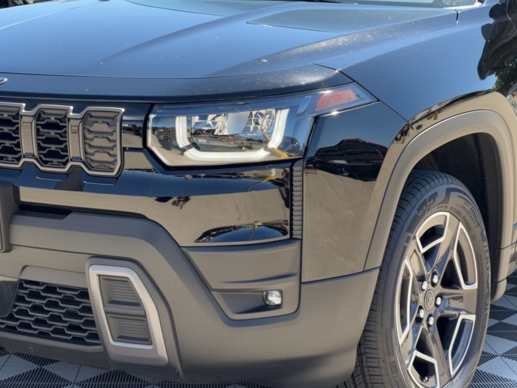 Used 2026 Jeep Cherokee Laredo AWD/4WD image 12