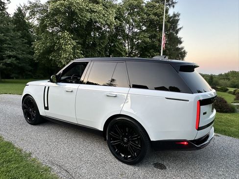 Used 2023 Land Rover Range Rover SE AWD/4WD image 7