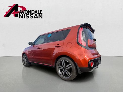 Used 2018 Kia Soul ! w/ Tech Package FWD image 2