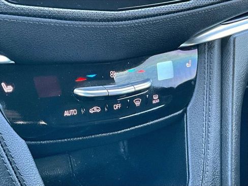 Used 2022 Cadillac XT6 Luxury image 24