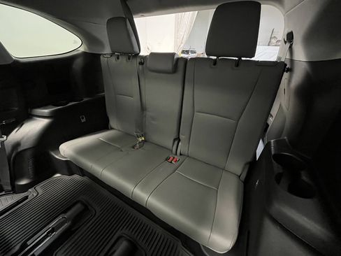 Used 2022 Toyota Highlander Platinum image 16