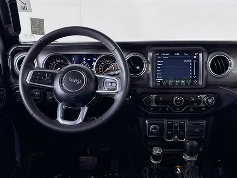 Used 2023 Jeep Gladiator Overland image 14