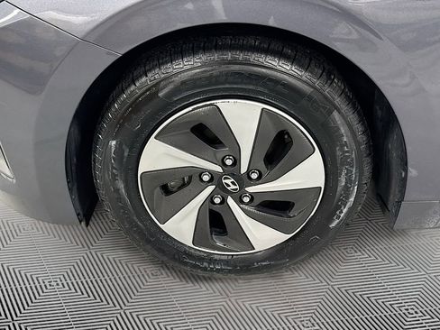 Used 2018 Hyundai Ioniq SEL image 32