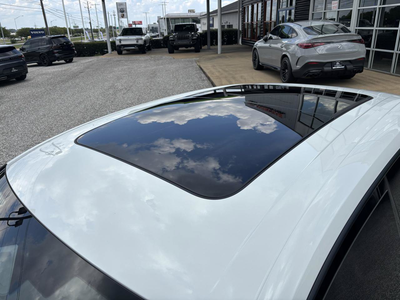 Used 2024 Porsche Macan 4 Electric AWD/4WD image 24