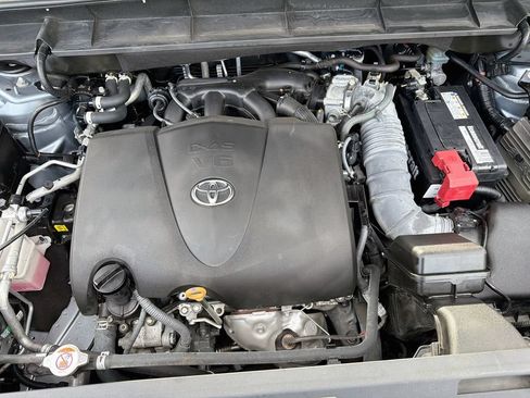Used 2022 Toyota Highlander XLE FWD image 36