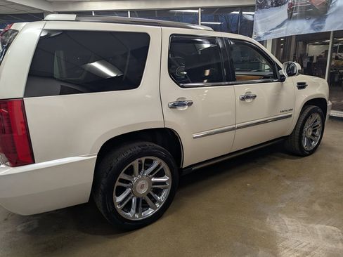 Used 2014 Cadillac Escalade Platinum image 6