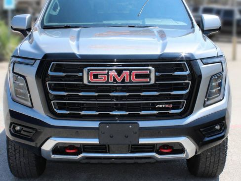 Used 2025 GMC Yukon AT4 AWD/4WD image 6