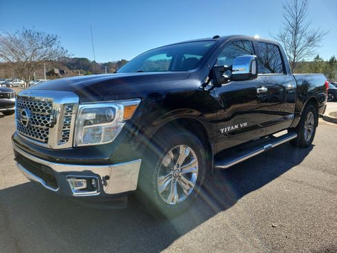 Used 2019 Nissan Titan SL w/ Chrome Package image 23