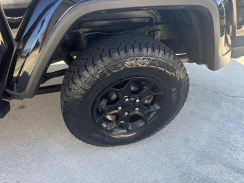 Certified 2023 Jeep Gladiator Sport image 4