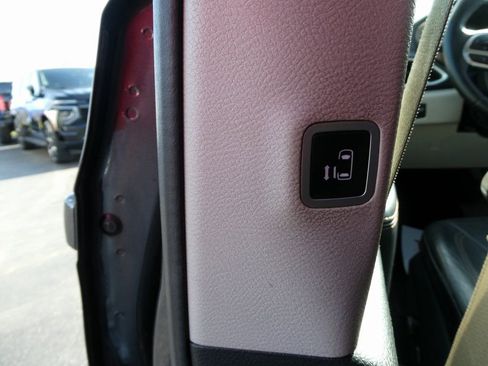 Used 2017 Chrysler Pacifica Touring-L image 23