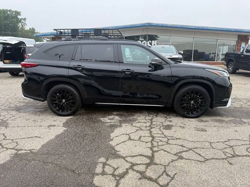 Used 2023 Toyota Highlander XSE AWD/4WD image 6