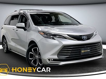 Used 2025 Toyota Sienna Platinum
