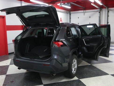 Used 2021 Toyota RAV4 XLE AWD/4WD image 28