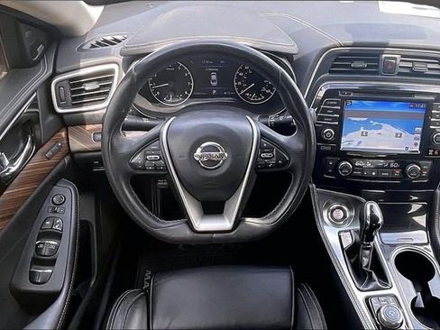 Used 2017 Nissan Maxima Platinum w/ Medallion Package FWD image 5