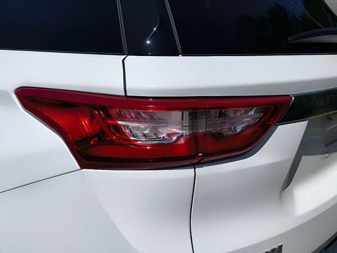Used 2020 Chevrolet Traverse LS FWD image 4