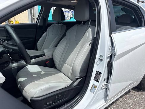 Used 2023 Hyundai Elantra Limited FWD image 9