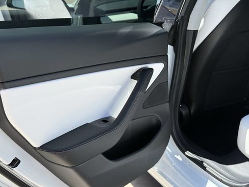 Used 2020 Tesla Model 3 Standard Range Plus RWD image 8