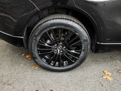 Used 2024 Toyota Venza Nightshade image 6