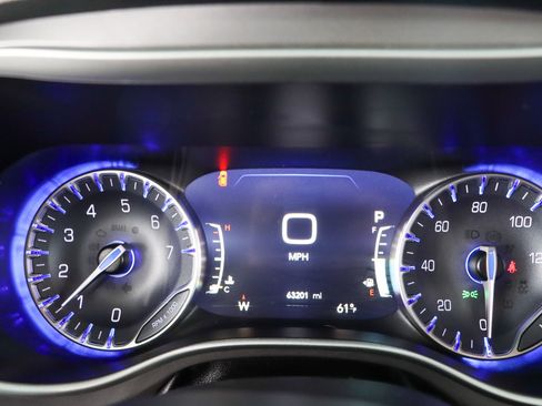Used 2023 Chrysler Pacifica Touring-L FWD image 15
