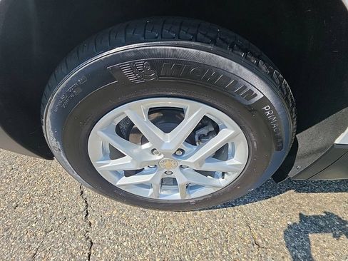 Used 2023 Chevrolet Equinox LS FWD image 35