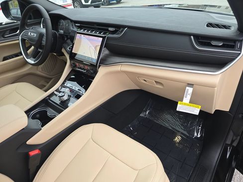 New 2025 Jeep Grand Cherokee Limited AWD/4WD image 28