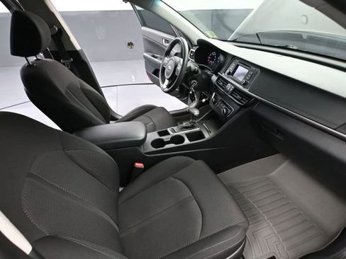 Used 2017 Kia Optima LX FWD image 40