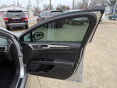 Used 2014 Ford Fusion SE w/ Equipment Group 202A image 14