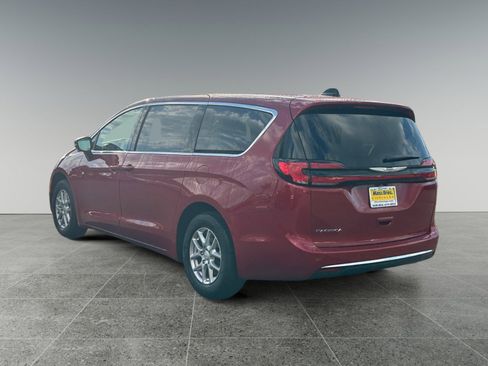 New 2026 Chrysler Pacifica Select image 3