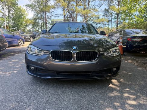 Used 2018 BMW 320i Sedan RWD image 2