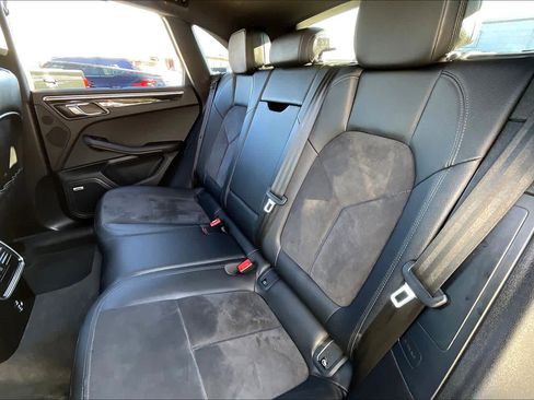 Used 2021 Porsche Macan image 37