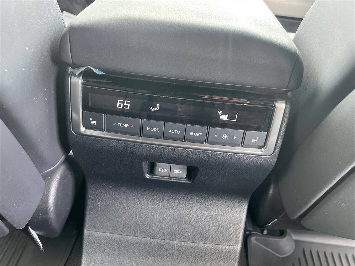 Used 2024 Lexus GX 550 w/ Accessory Package (2T) AWD/4WD image 17