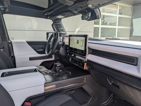 Used 2024 GMC Hummer EV 2X w/ LPO, Illumination Package AWD/4WD image 9
