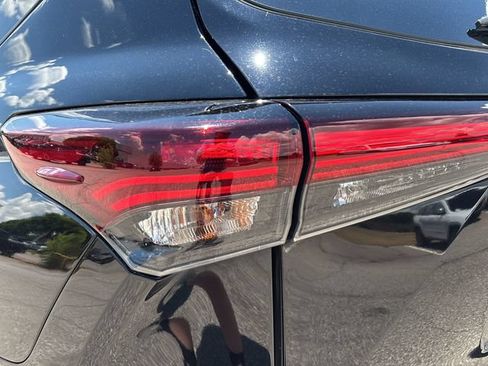 Used 2024 Toyota Highlander XSE FWD image 28
