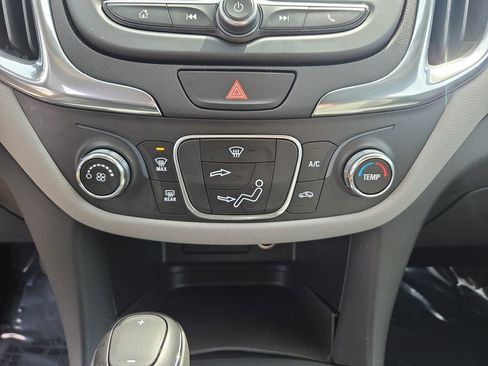 Used 2020 Chevrolet Equinox LT image 24