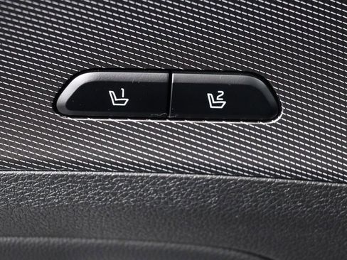 Used 2025 Kia Sportage SX image 14