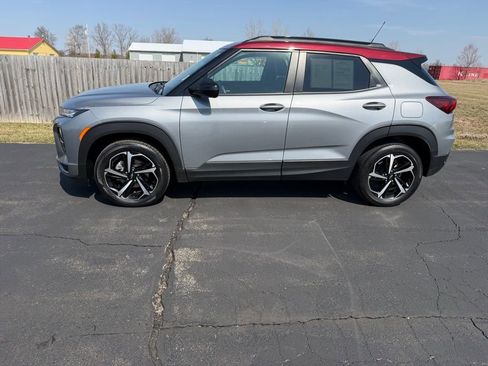 Used 2023 Chevrolet TrailBlazer RS w/ Sun and Liftgate Package image 2